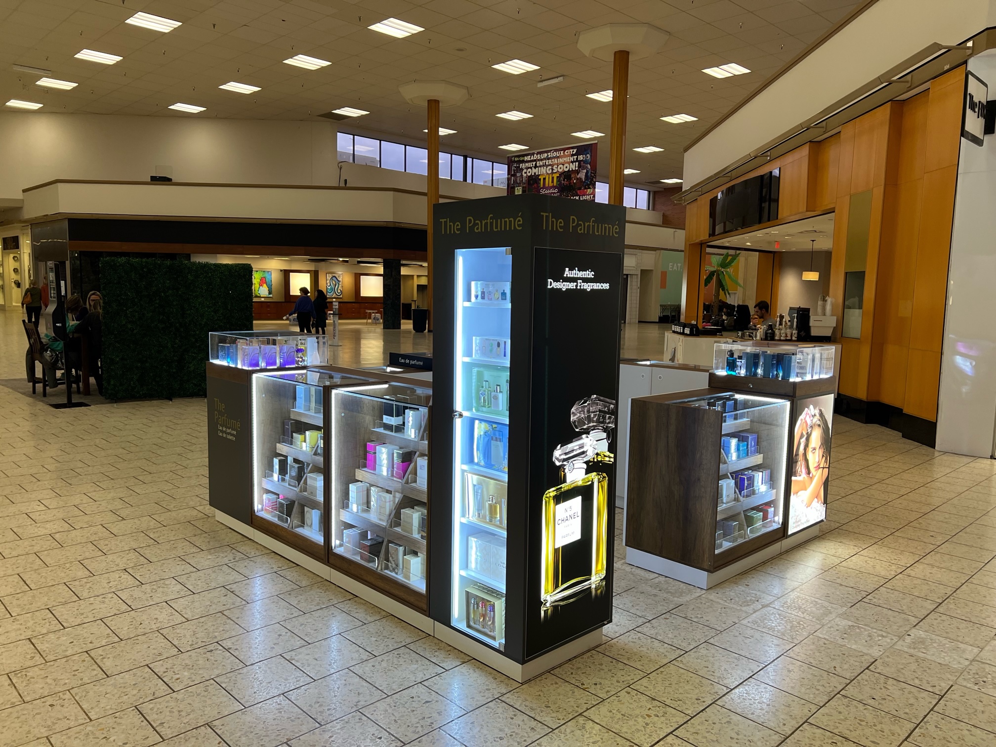 The Parfumé fragrance kiosk in a US mall