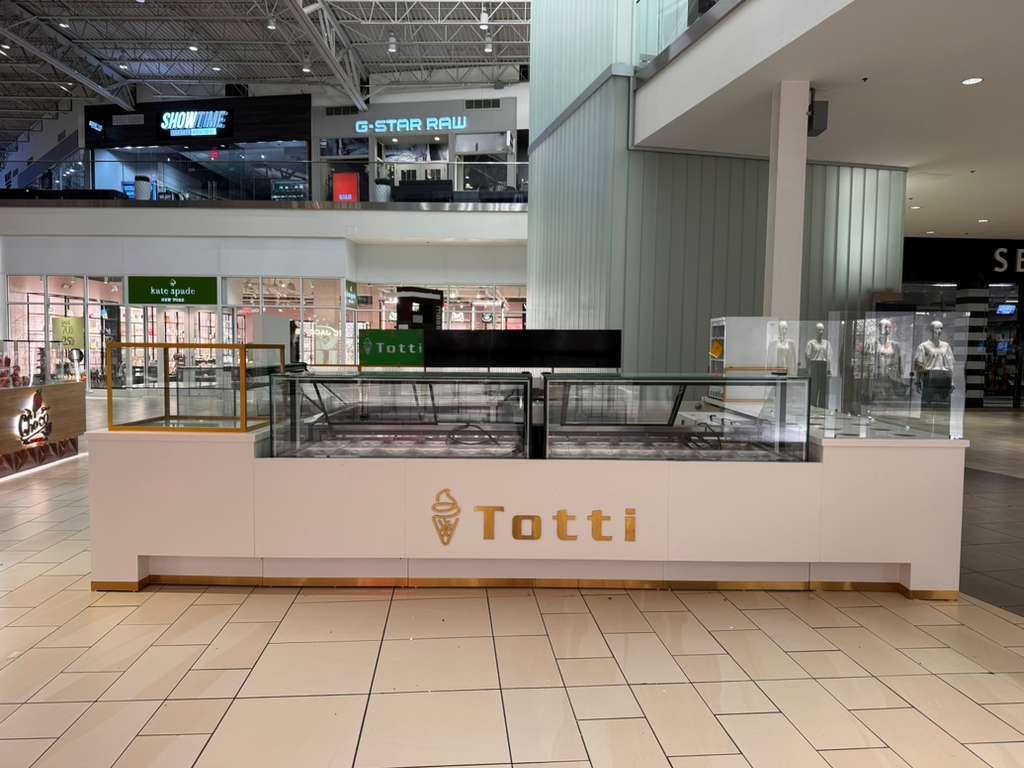 Totti Ice Cream kiosk in a US mall